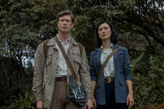 Anders Holm e Mari Yamamoto in Monarch: Legacy of Monsters 1x02