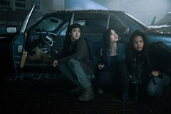 Ren Watabe, Anna Sawai e Kiersey Clemons in Monarch: Legacy of Monsters 1x05