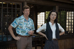 Anders Holm e Mari Yamamoto in Monarch: Legacy of Monsters 1x06