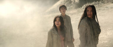 Anna Sawai, Ren Watabe e Kiersey Clemons in Monarch: Legacy of Monsters 1x06