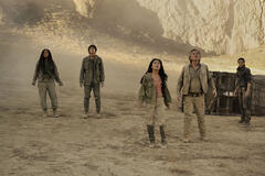 Kiersey Clemons, Ren Watabe, Anna Sawai, Kurt Russell e Elisa Lasowski in Monarch: Legacy of Monsters 1x06