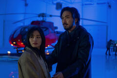Anna Sawai e Takehiro Hira in Monarch: Legacy of Monsters 1x10