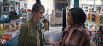 Mary Holland e Gabrielle Dennis in Il premio del destino 1x02