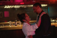 Ally Maki e Damon Gupton in Il premio del destino 1x04