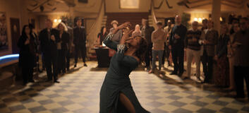 Crystal Fox in Il premio del destino 1x04