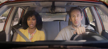 Gabrielle Dennis e Chris O'Dowd in Il premio del destino 1x05