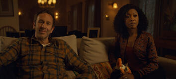 Chris O'Dowd e Gabrielle Dennis in Il premio del destino 2x01