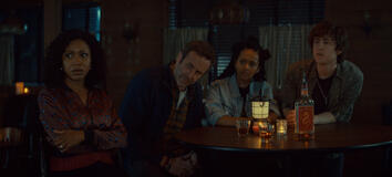 Gabrielle Dennis, Chris O'Dowd, Djouliet Amara e Sammy Fourlas in Il premio del destino 2x01