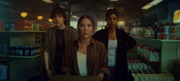 Ally Maki, Sammy Fourlas e Gabrielle Dennis in Il premio del destino 2x02