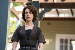 Anne Hathaway in Mothers' Instinct Benoît Delhomme - Foto dal film