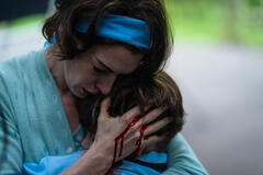 Anne Hathaway in Mothers' Instinct Benoît Delhomme - Foto dal film