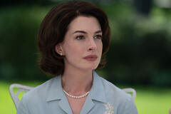 Anne Hathaway in Mothers' Instinct Benoît Delhomme - Foto dal film