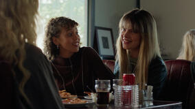 Olivia Essén come Fanna e Alva Bratt come Esther in A Part of You