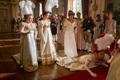 Nicola Coughlan, Harriet Cains, Bessie Carter e Polly Walker in Bridgerton 1x01
