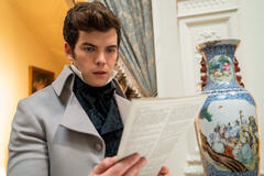 Luke Newton come Colin Bridgerton in Bridgerton 1x06