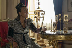 Adjoa Andoh come Lady Agatha Danbury in Bridgerton 3x03
