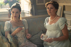 Hannah Dodd, Ruth Gemmell in Bridgerton 3x03