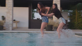 Belen e Cecilia Rodriguez in Celebrity Hunted - Caccia all'uomo 4x06