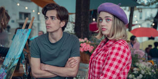 Sebastian Croft e Rhea Norwood in Heartstopper 2x04 - Immagine dal set