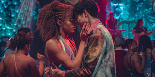 Yasmin Finney e William Gao in Heartstopper 2x08 - Immagine dal set