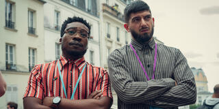 Fisayo Akinade, Nima Taleghani in Heartstopper 2x04 - Immagine dal set