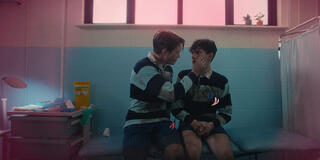 Kit Connor e Joe Locke in Heartstopper 1x04 - Immagine dal set