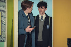 Kit Connor e Joe Locke in Heartstopper 1x01 - Immagine dal set