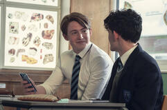 Kit Connor e Joe Locke in Heartstopper 1x01 - Immagine dal set