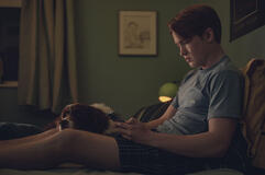 Kit Connor in Heartstopper 1x02 - Immagine dal set