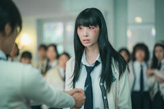 Ryu Da In come Myeong Ja-eun in Pyramid Game 1x01