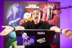 Daniele Giuliani in sala doppiaggio presta la sua voce al personaggio Paura nel film Disney-Pixar Inside Out 2