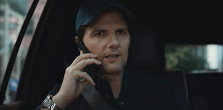 Adam Scott in Loot 2x01