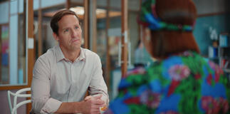 Nat Faxon in Loot 2x05