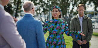 Maya Rudolph e Nat Faxon in Loot 2x05