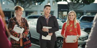 Meagen Fay, Joel Kim Booster e Stephanie Styles in Loot 2x05