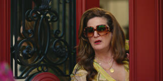 Ana Gasteyer in Loot 2x08