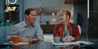 Nat Faxon e Meagen Fray in Loot 2x09