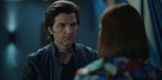 Adam Scott in Loot 2x09