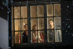 Dharma Mangia Woods, Angela Finocchiaro e Claudio Colica in Natale a tutti i costi - Immagine dal set