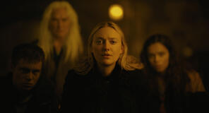 Oliver Finnegan, Olwen Fouéré, Dakota Fanning e Georgina Campbell in The Watchers - Loro ti guardano