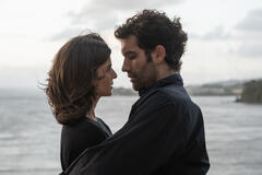 Clara Lago come Ana, Tamar Novas come Daniel in Gangs of Galicia 1x06