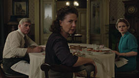 We Were the Lucky Ones - Immagine dalla serie