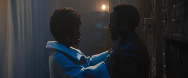 Moses Ingram e Byron Bowers in La donna del lago 1x02