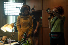 Natalie Portman con l'autrice, showrunner, produttrice esecutiva, sceneggiatrice e regista Alma Har'el per La donna del lago