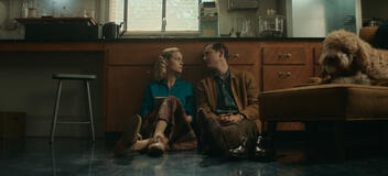 Brie Larson e Lewis Pullman in Lezioni Di Chimica 1x02