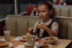 Alice Halsey in Lezioni Di Chimica 1x05