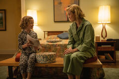 Alice Halsey e Brie Larson in Lezioni Di Chimica 1x06