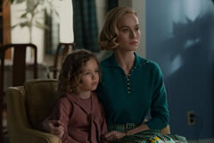 Alice Halsey e Brie Larson in Lezioni Di Chimica 1x08