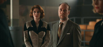 Stephanie Koenig e Kevin Sussman in Lezioni Di Chimica 1x08