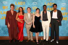 Anna Chancellor, Abbie Hern, Rob Brydon, Emily Bader, Jordan Peters, Michael Workeye al My Lady Jane Global Red Carpet Premiere